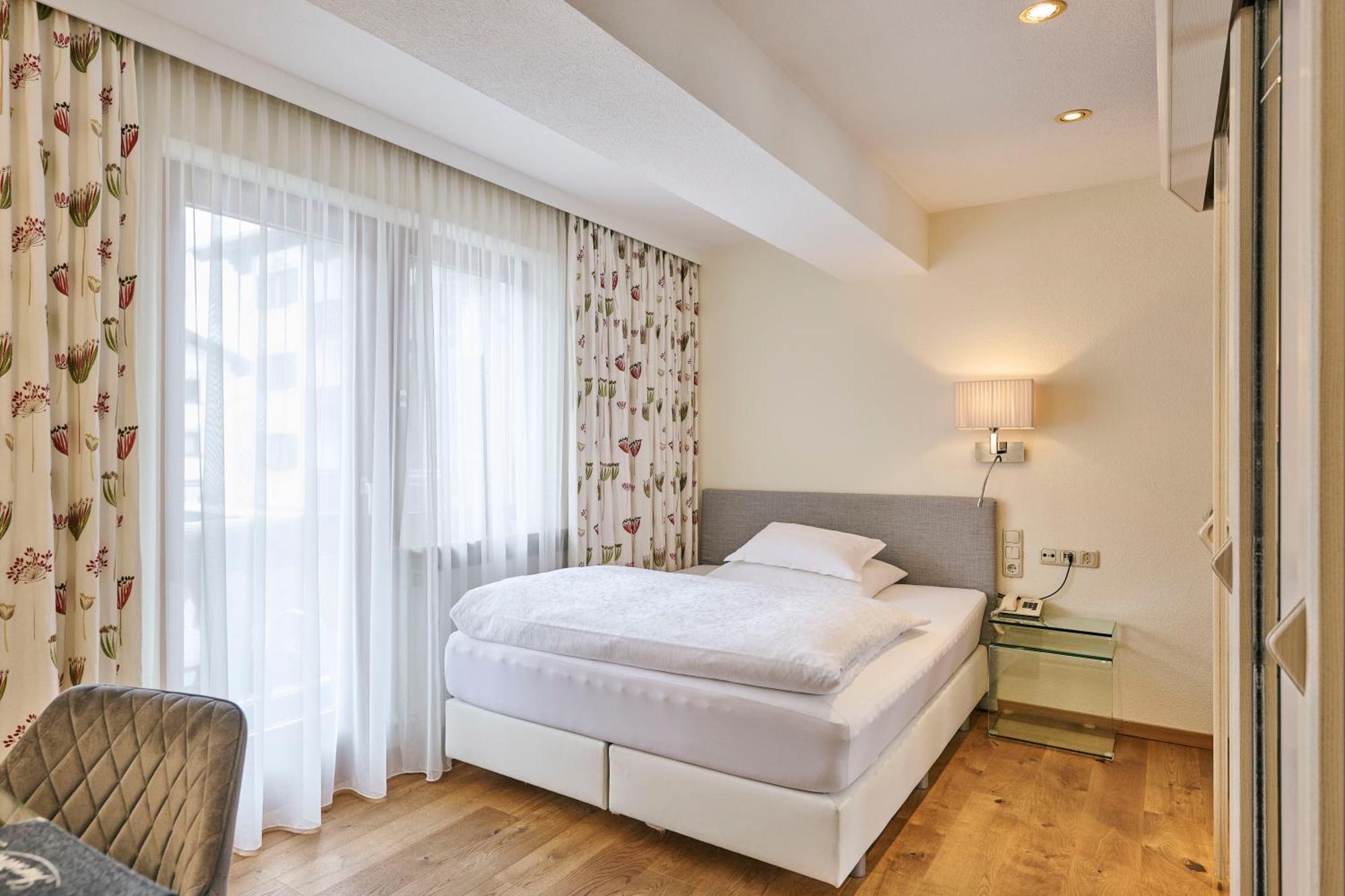 Hotel Garni Sursilva Lech am Arlberg Bagian luar foto